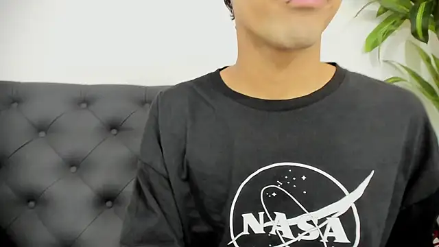  ArchieBlu  online show from April 11, 7:56 am