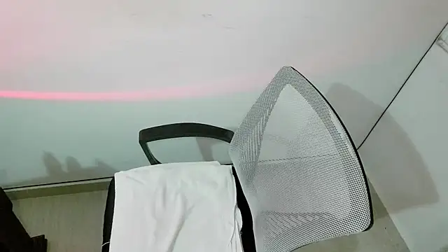 srghost333 online show from May 30, 2:52 am