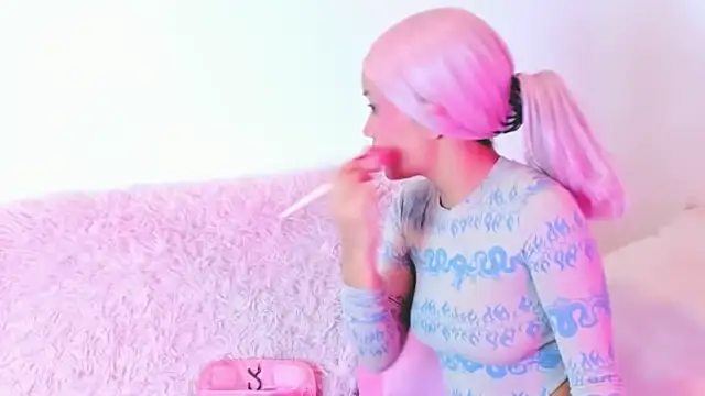 estrellaO O online show from April 8, 11:59 pm