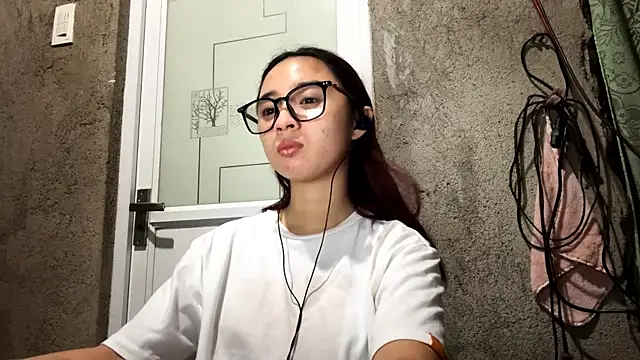 LenoraLacassagne online show from April 7, 3:01 pm