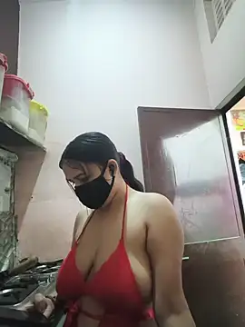 REENA-STRIP online show from June 6, 5:56 am