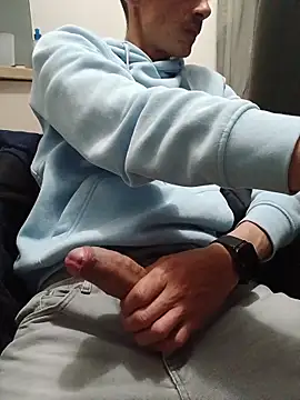 Skinboy06 online show from April 18, 10:10 pm