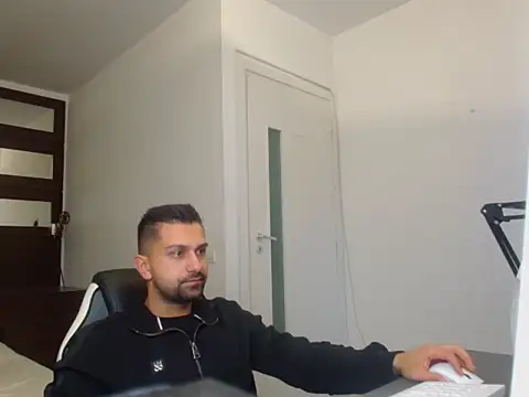 BryceReign online show from April 18, 4:27 am