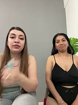 skinnysweetmilf online show from April 17, 3:15 pm