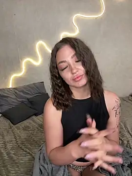 Snapshot of Arina_Babyy chatting on May 13, 6:00 am Arina Babyy online show from May 13, 6:00 am
