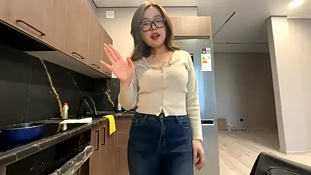 EffieCappaert online show from March 27, 7:03 am