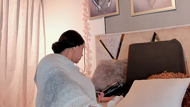 Mrs Daniels online show from April 7, 12:33 am