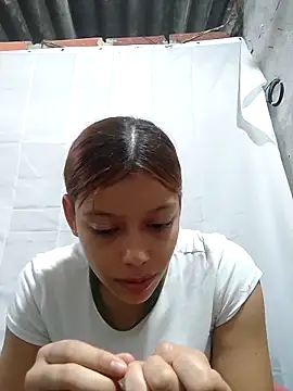 ESTRELLA-HOT- online show from April 13, 12:32 pm