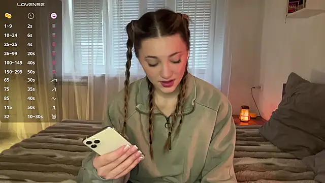 1Kellynaive online show from March 26, 3:06 pm