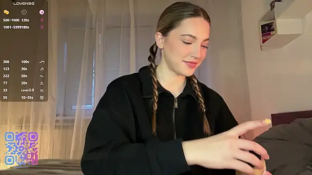 1Kellynaive online show from April 5, 4:04 pm