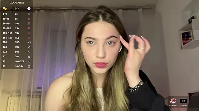 1Kellynaive online show from April 11, 4:11 pm