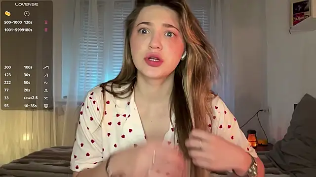 1Kellynaive online show from April 13, 4:01 pm