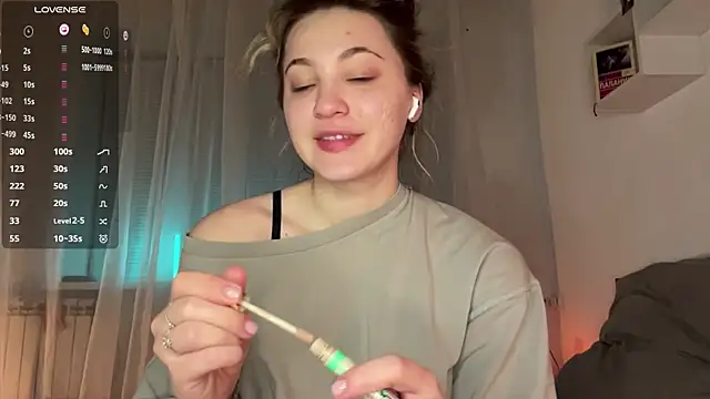 1Kellynaive online show from April 15, 5:31 pm