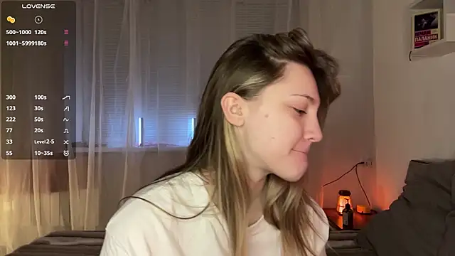 1Kellynaive online show from April 17, 5:05 pm