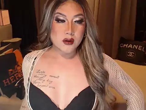 Snapshot of YourMistressAggy chatting on April 21, 6:12 pm YourMistressAggy online show from April 21, 6:12 pm