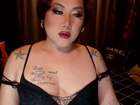 Snapshot of YourMistressAggy chatting on May 17, 7:21 pm YourMistressAggy online show from May 17, 7:21 pm