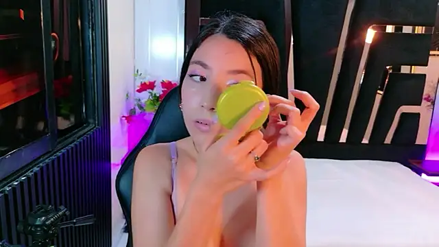 MiaLovelyn online show from April 16, 8:31 pm