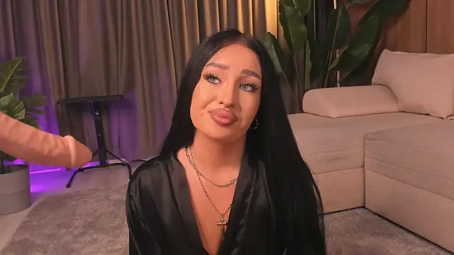 EmeraldKat online show from April 15, 8:09 pm