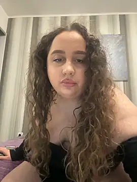 CurlyMaddie online show from March 24, 7:08 pm