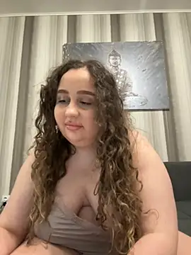 CurlyMaddie online show from April 8, 5:57 pm