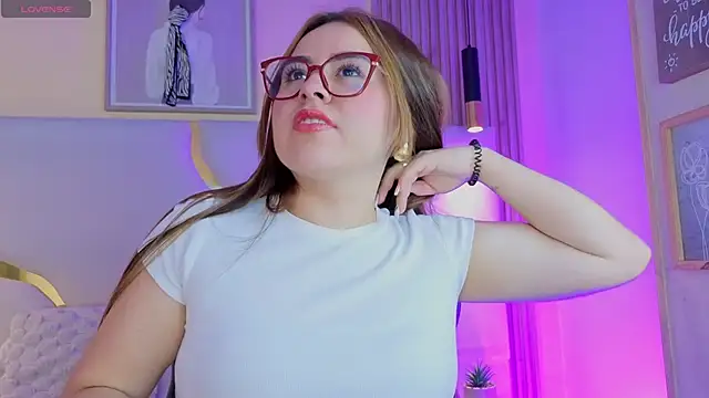 Renata Jones1 online show from April 10, 11:59 am