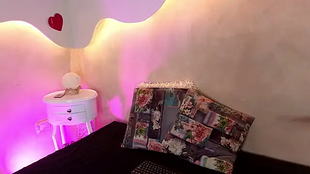 BellaRouxxx online show from April 24, 12:07 pm