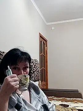 HelgaDennis online show from April 3, 11:25 pm