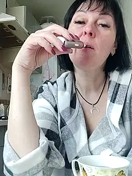 HelgaDennis online show from April 7, 6:36 am