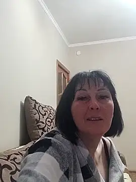 HelgaDennis online show from April 7, 7:25 pm