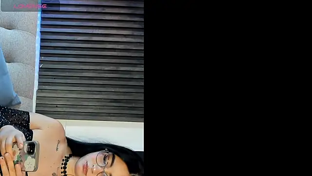  emily gilll  online show from March 27, 8:08 pm