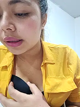 Yelii  online show from June 8, 8:42 pm