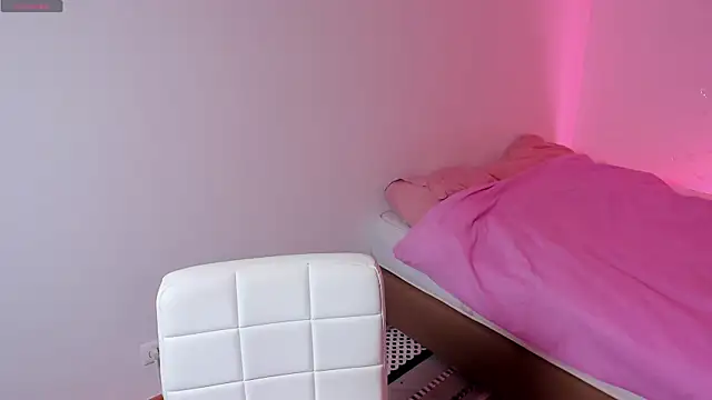 Naomi Rosy online show from April 5, 5:32 pm