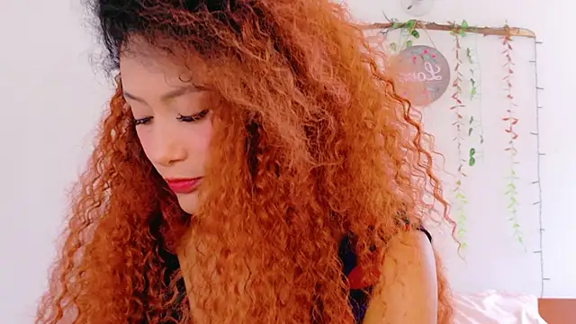 Ajua  Uva online show from March 30, 6:20 pm