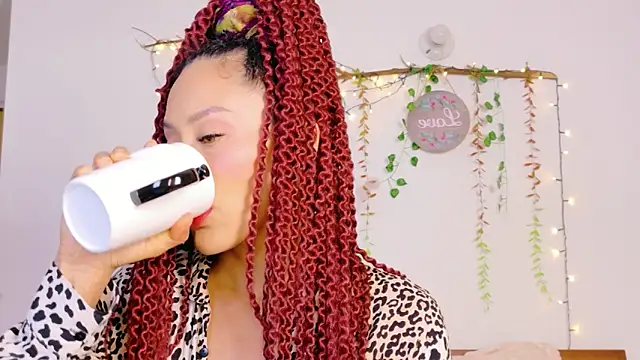 Ajua  Uva online show from April 3, 11:47 pm