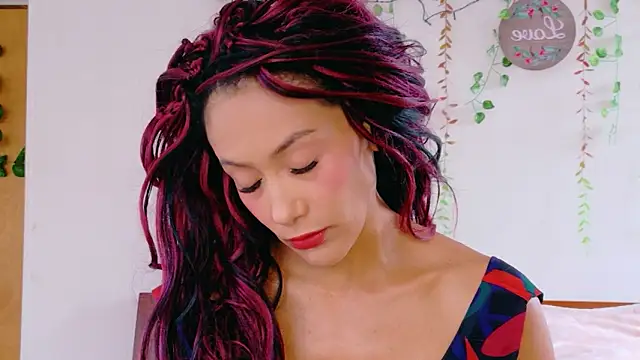 Ajua  Uva online show from April 13, 8:14 pm