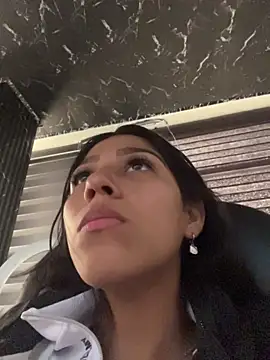 Anitta  LS online show from April 11, 7:40 pm