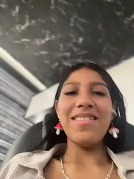 Anitta  LS online show from April 14, 6:47 pm