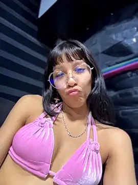 Anitta  LS online show from April 18, 2:04 am