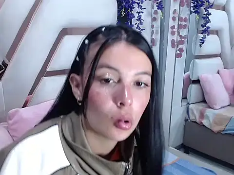 Salome Saen  online show from April 8, 1:00 pm