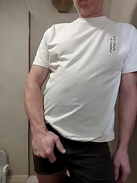 Essie deLona online show from March 19, 6:45 pm