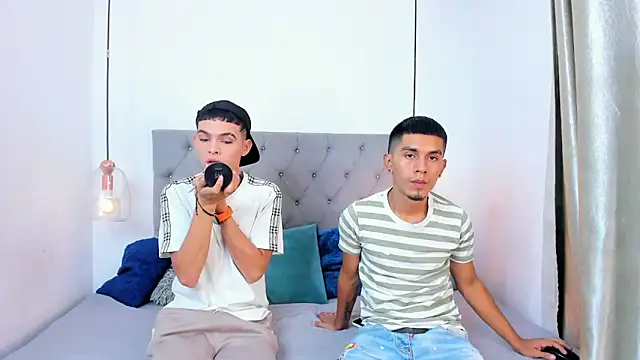 your d0ll1 online show from April 6, 1:12 pm