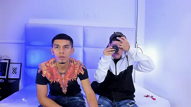 your d0ll1 online show from April 11, 1:04 pm