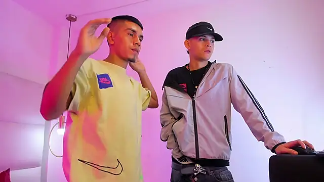 your d0ll1 online show from April 16, 1:01 pm