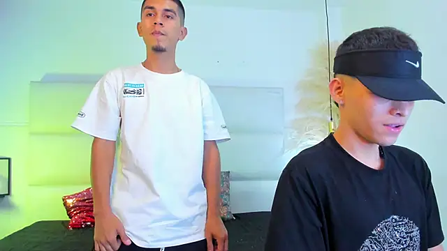 your d0ll1 online show from April 17, 1:36 pm