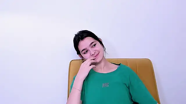 LuciKardos online show from March 21, 8:19 am