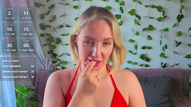 MonikFoxi online show from April 6, 4:46 am