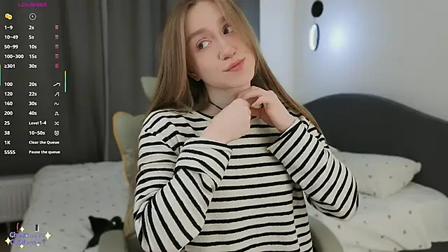 mowalova online show from March 27, 7:57 pm