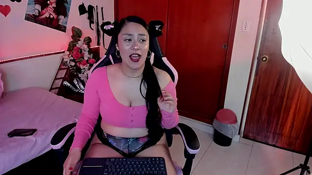 CristalZafiro online show from April 11, 1:26 pm