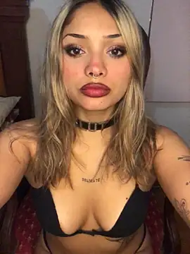 lolavixenn online show from April 16, 5:25 pm