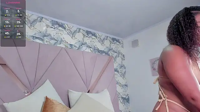 mia rouxx1 online show from March 25, 3:45 am